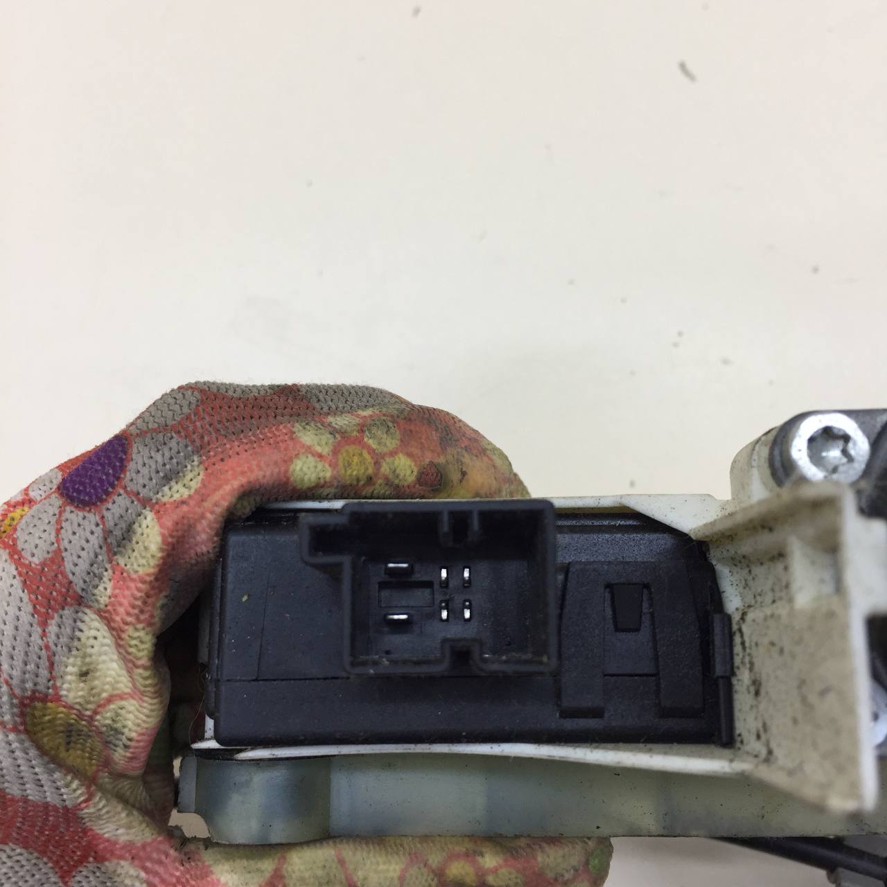 Стеклоподъемник электр. задний правый Audi Q7 (4L) 2005-2015