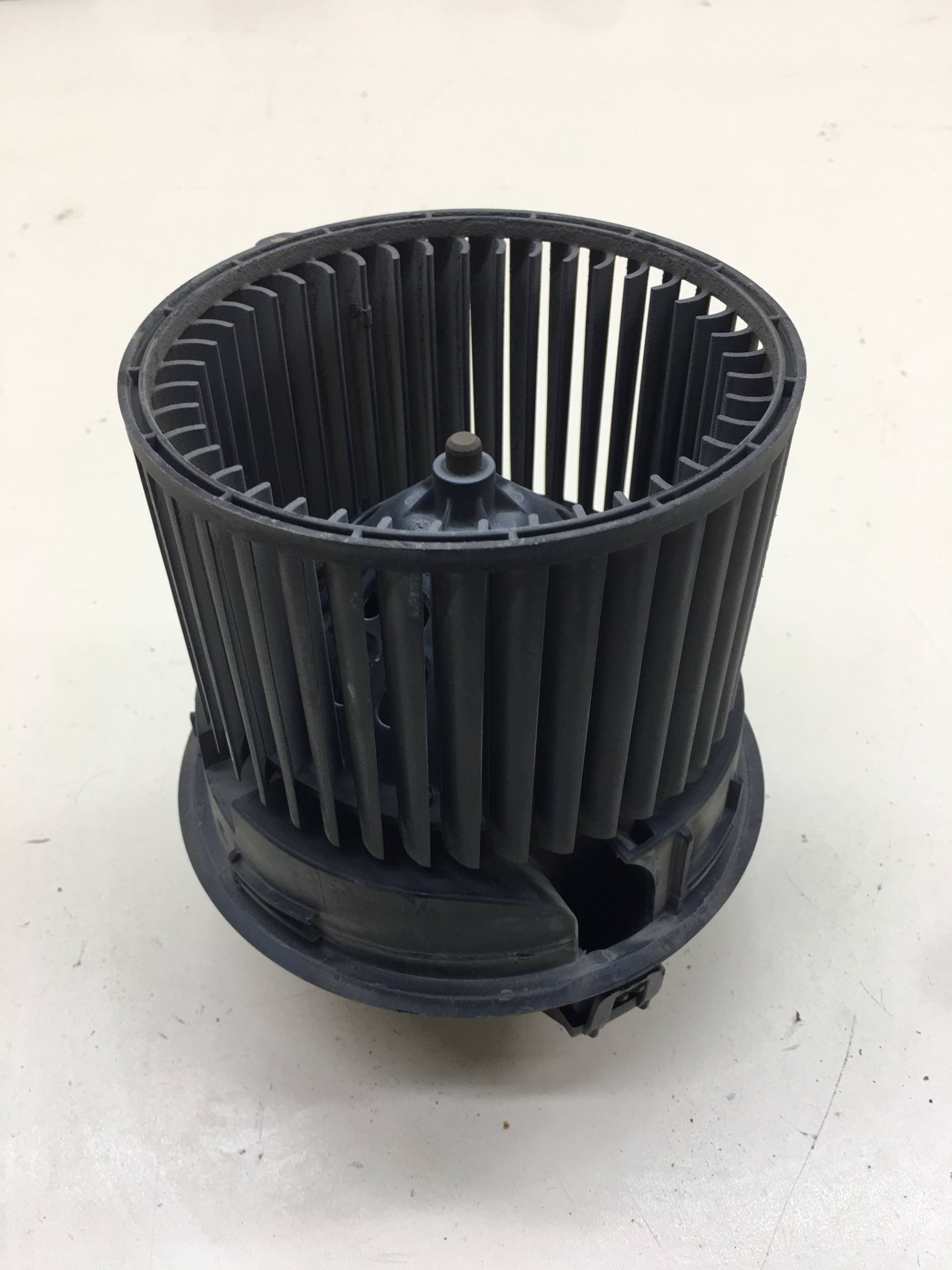 Моторчик отопителя Lada X-RAY 2016>