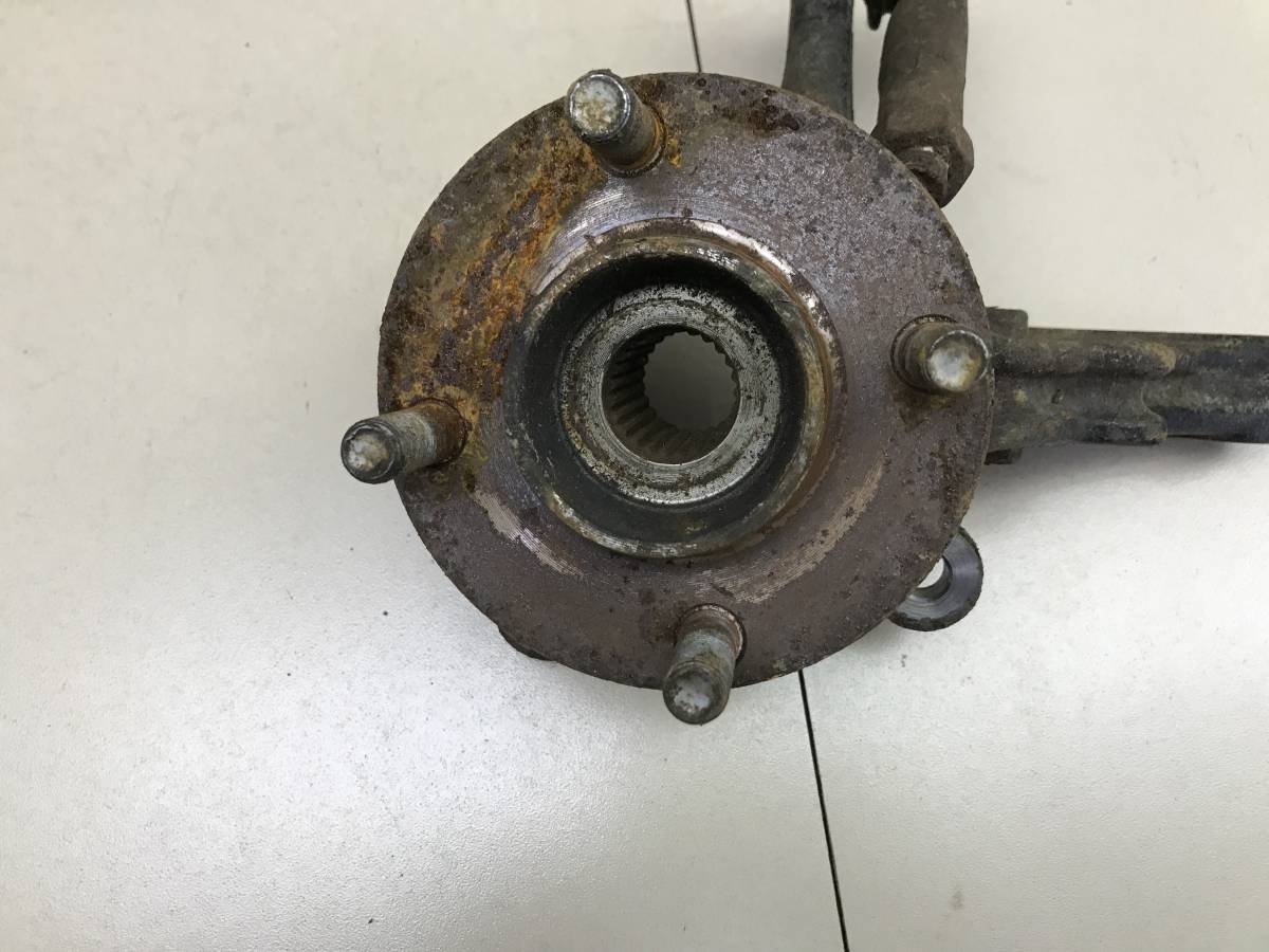 Кулак поворотный передний правый Nissan Pulsar (N15) 1995-2000