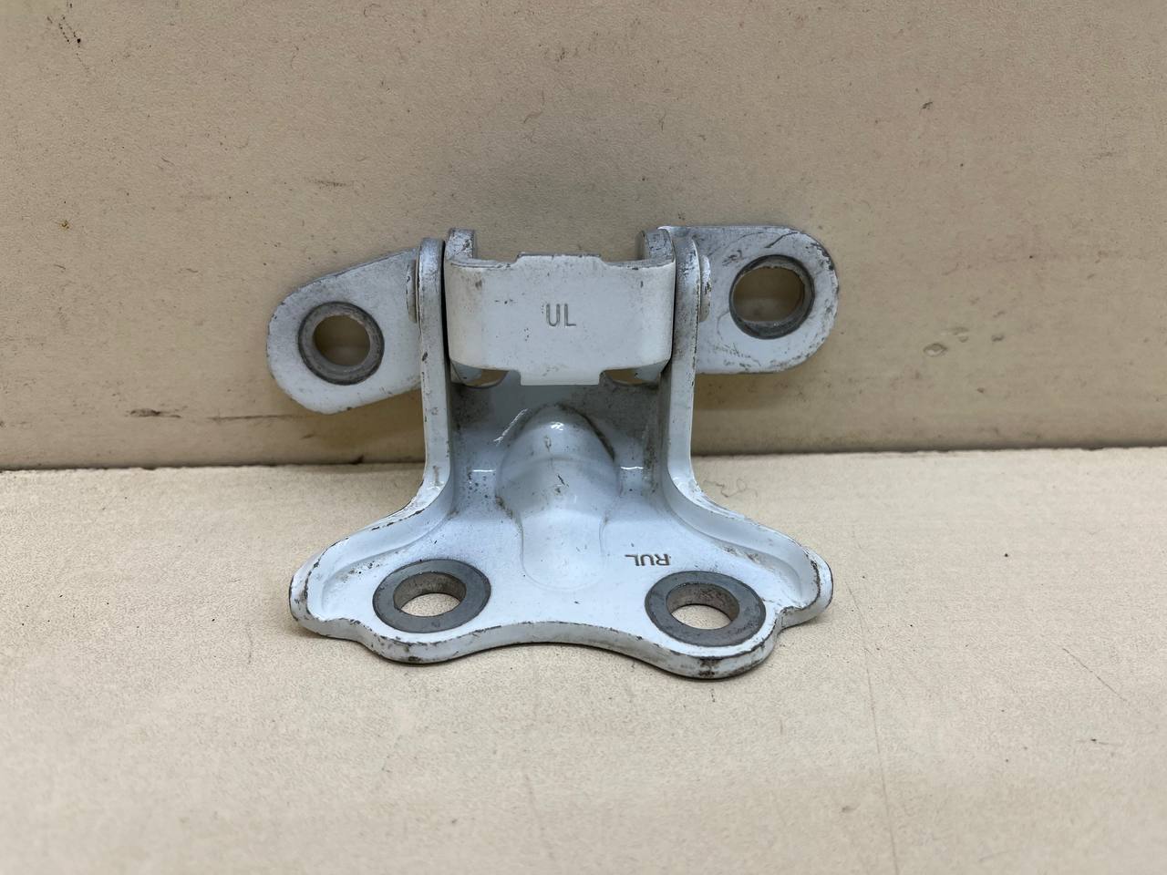 Петля двери задней левой верхняя Hyundai Solaris (RB) 2010-2017