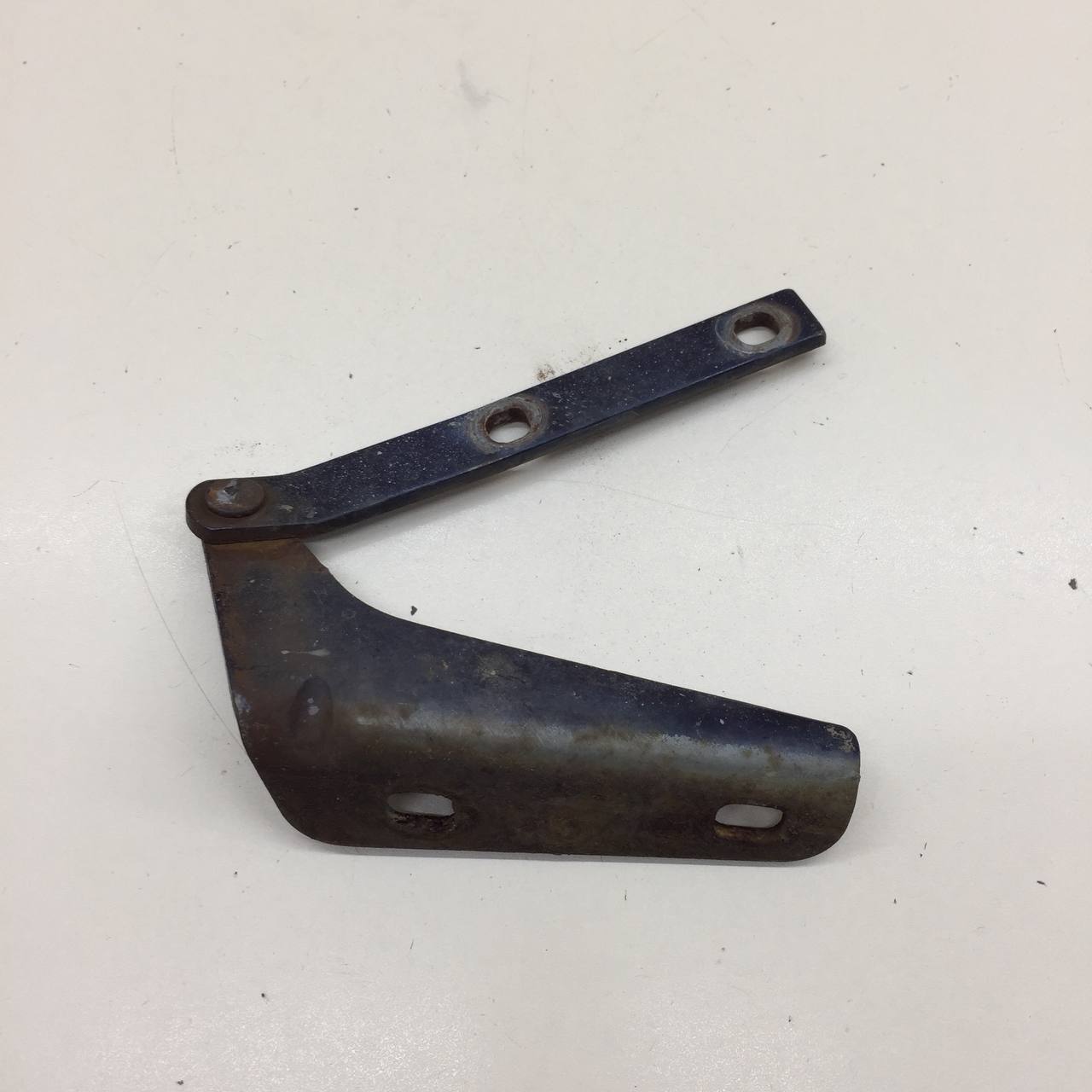 Петля капота левая Chevrolet Niva 2009-2020