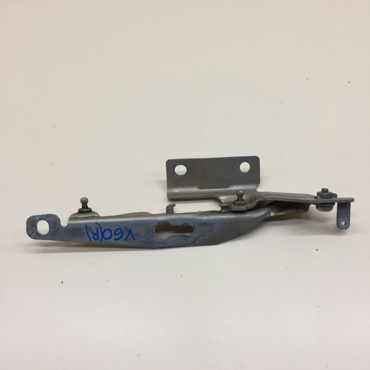 Петля капота правая Volvo V60 2010-2013