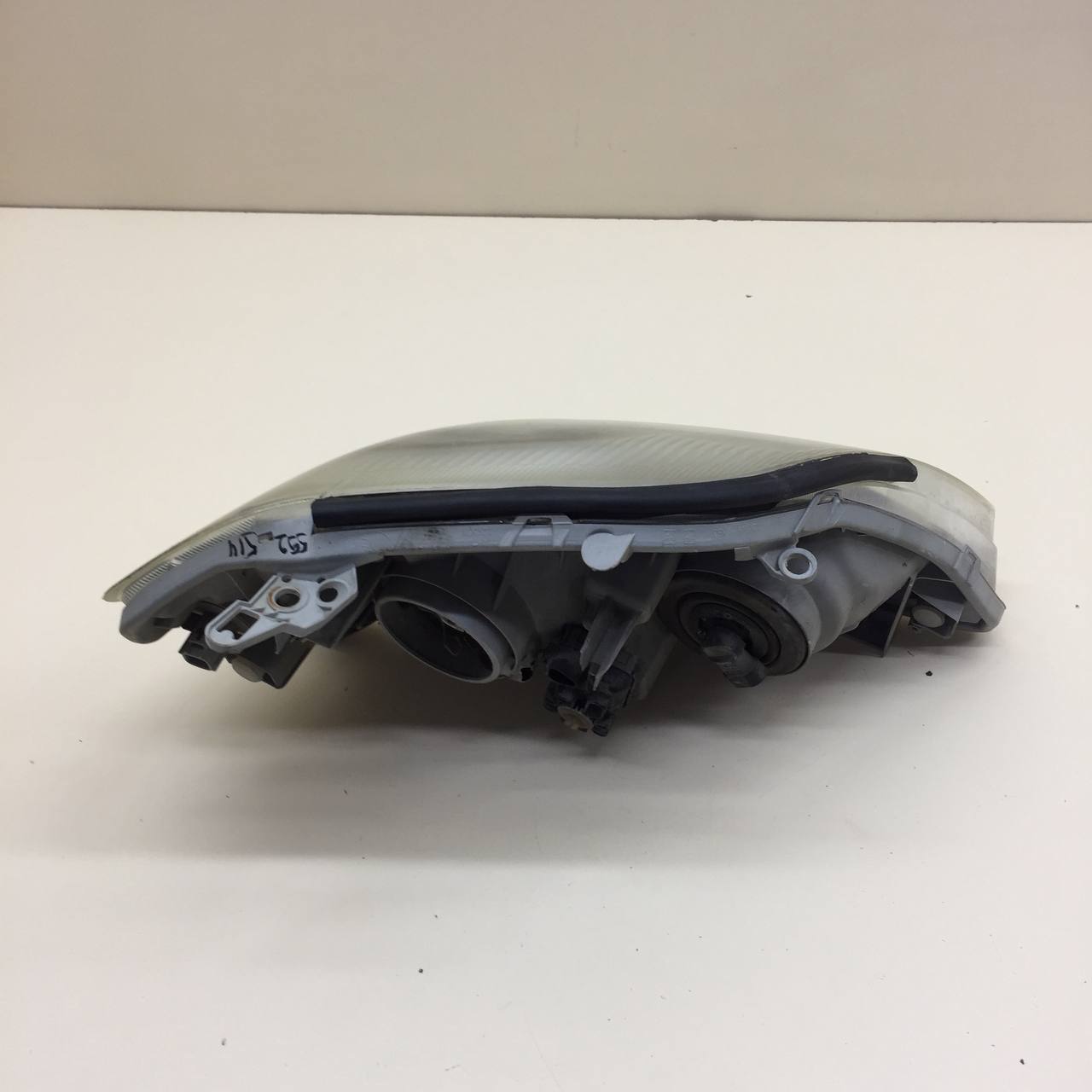 Фара левая Toyota Corolla E120 2001-2007