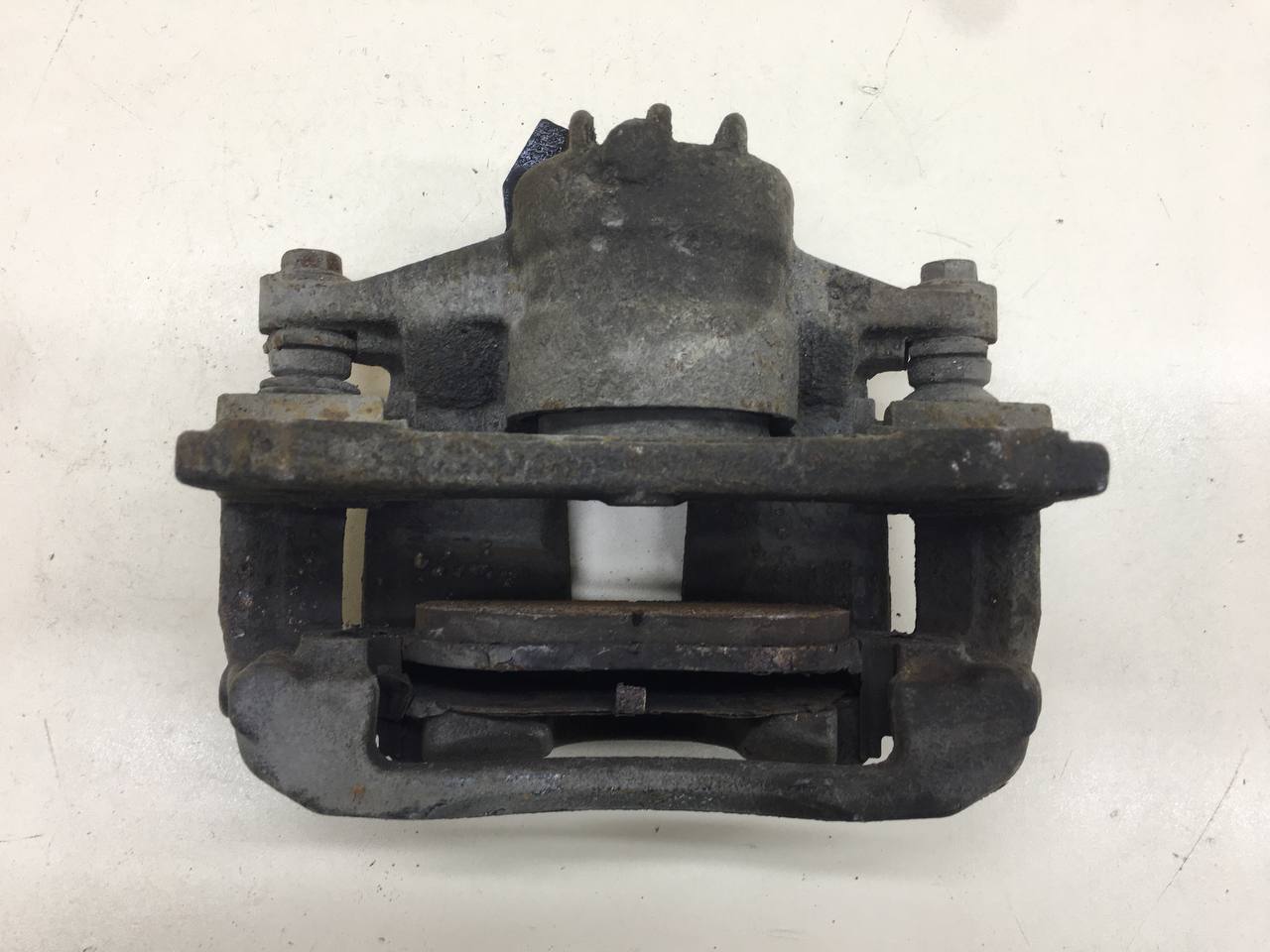 Суппорт передний левый Geely Emgrand EC7 2008>