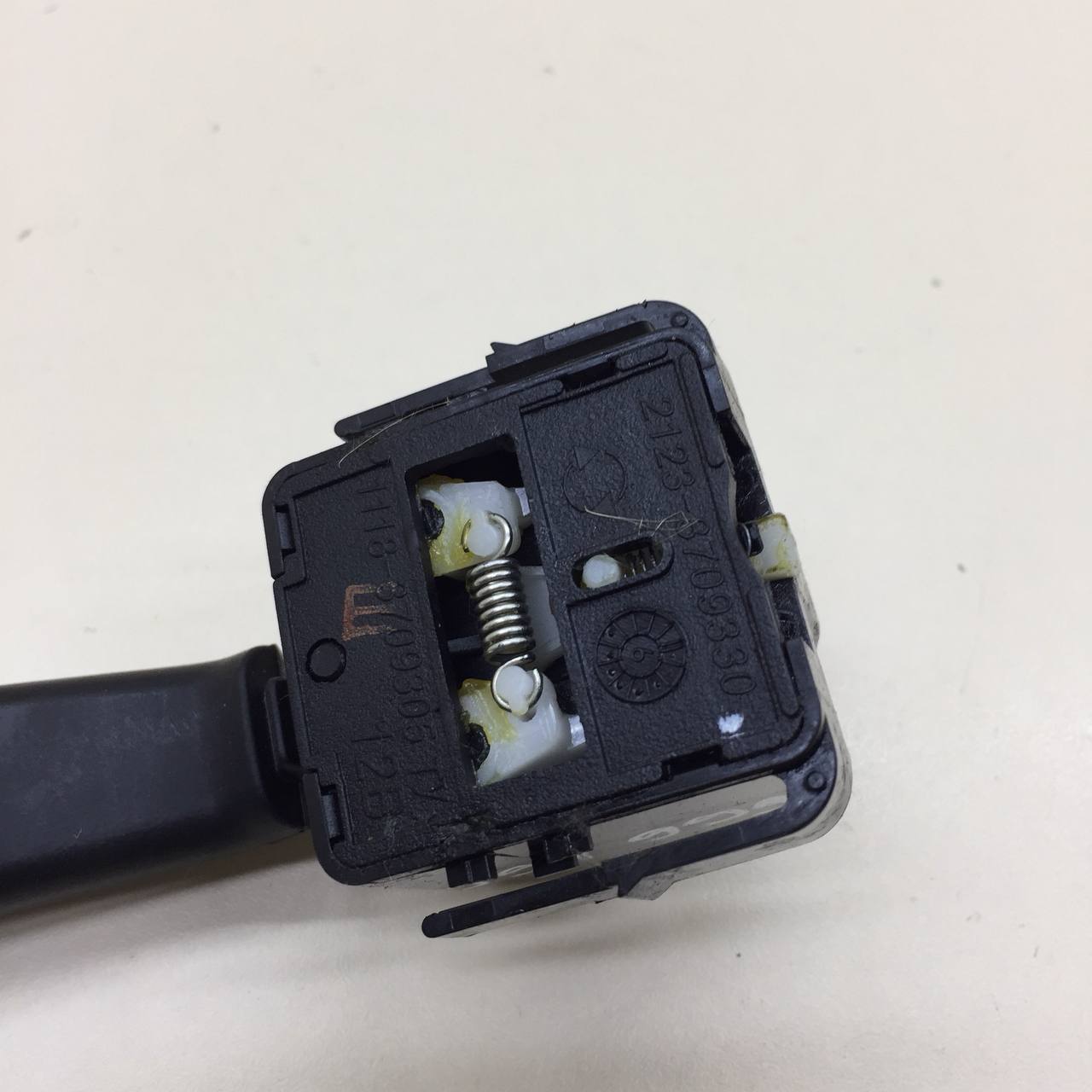 Переключатель поворотов подрулевой Lada Granta 2011>