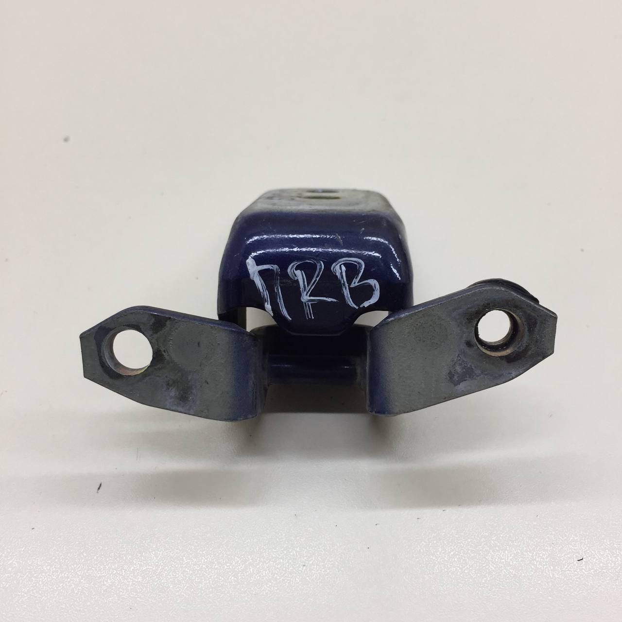 Петля двери передней правой верхняя Suzuki Liana 2001-2007