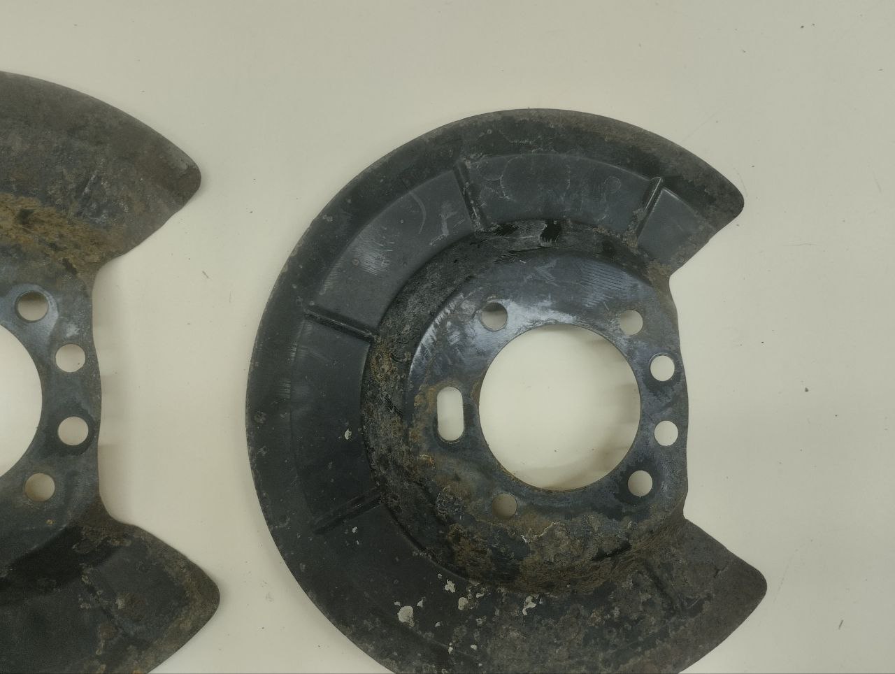 Пыльник тормозного диска Ford Focus 3 2011>