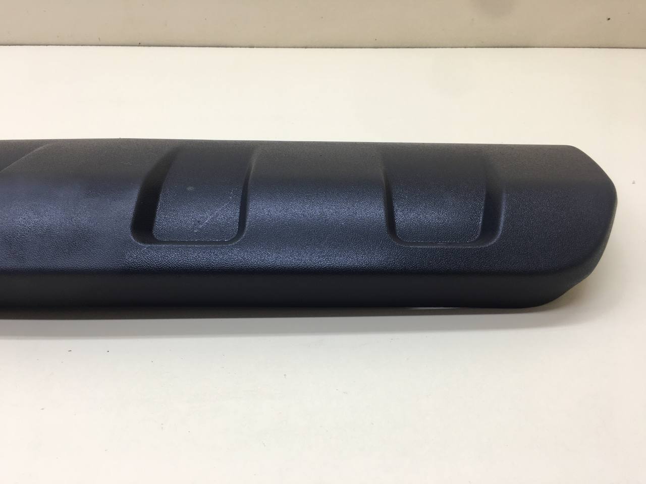 Накладка переднего бампера центральная Chevrolet Niva 2009-2020