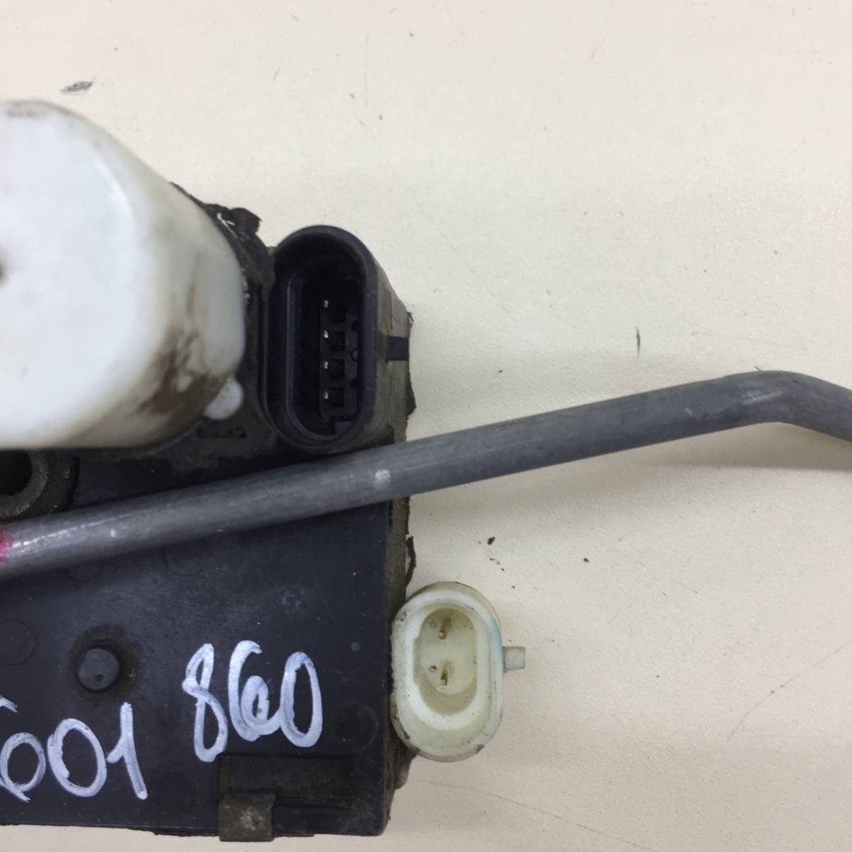 Замок двери передней левой Chevrolet TrailBlazer (GMT360) 2001-2010