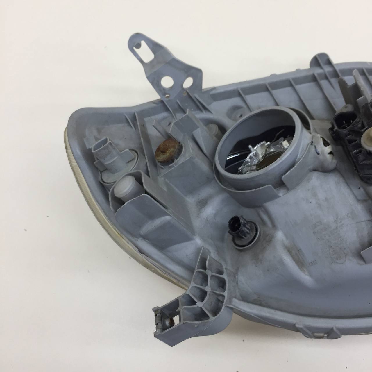 Фара левая Toyota Corolla E120 2001-2007