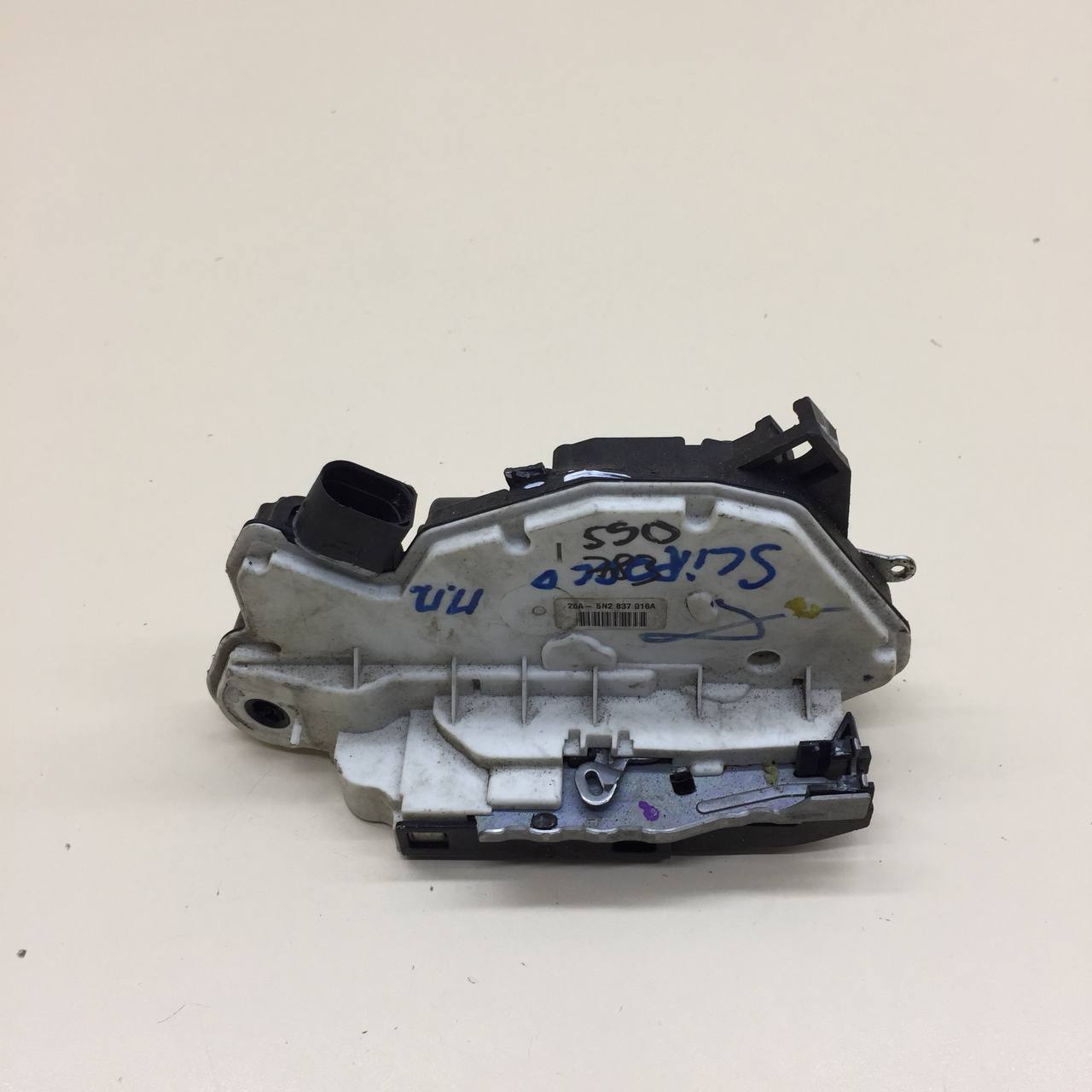 Замок двери передней правой Volkswagen Tiguan (5N1) 2007-2011