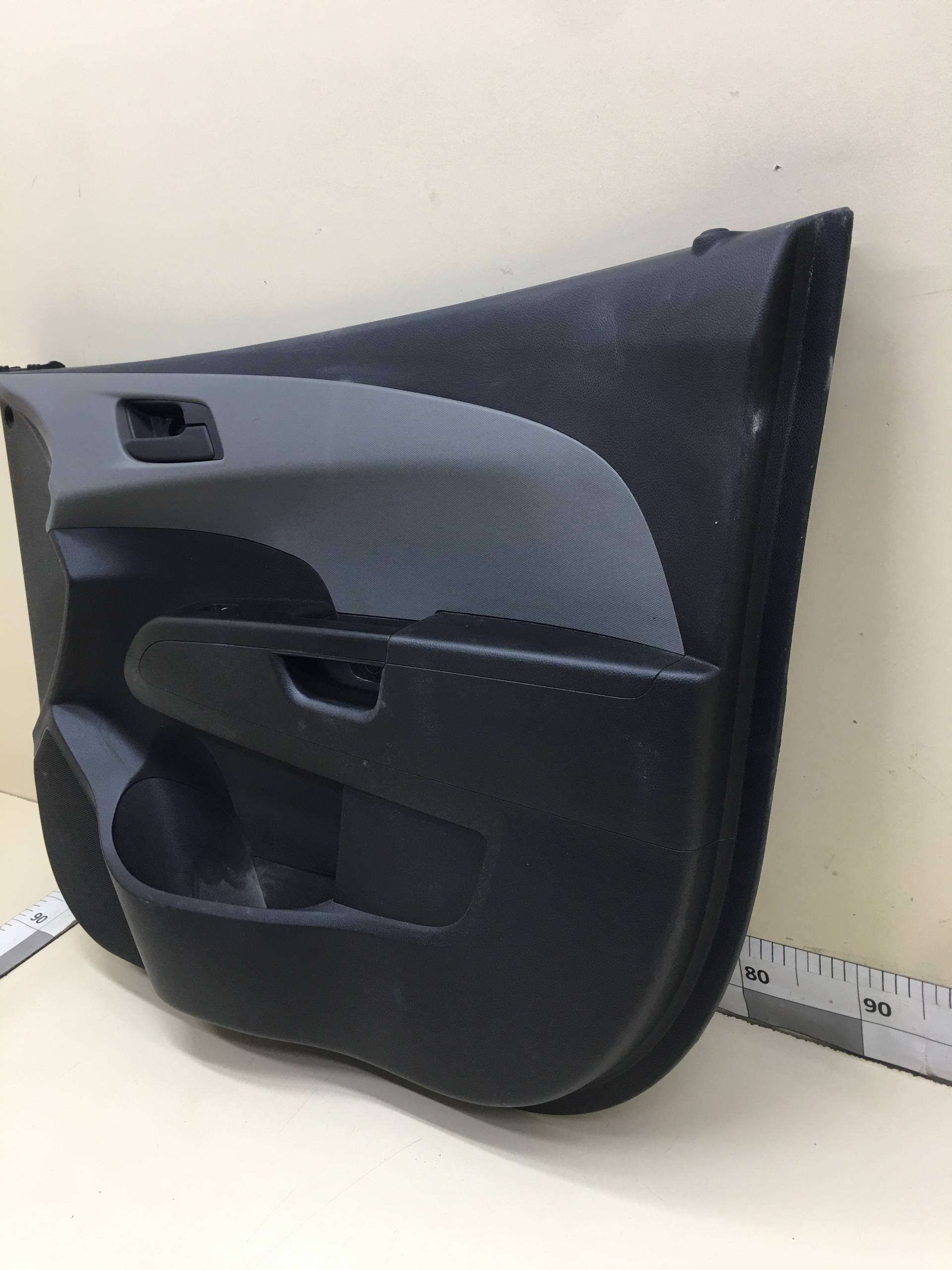 Обшивка двери передней правой Chevrolet Aveo T300 2011>