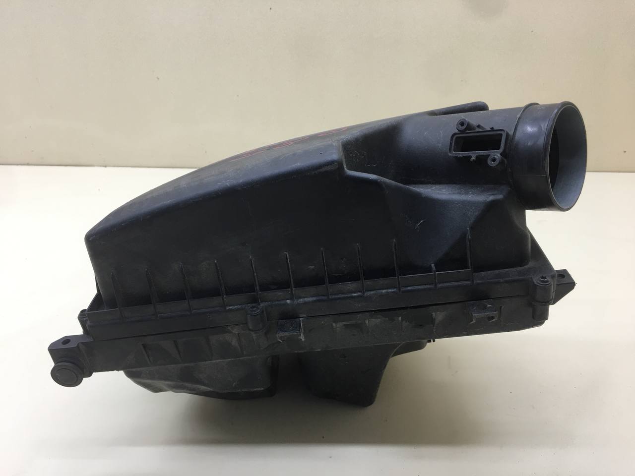 Корпус воздушного фильтра Volvo S80 2006-2016