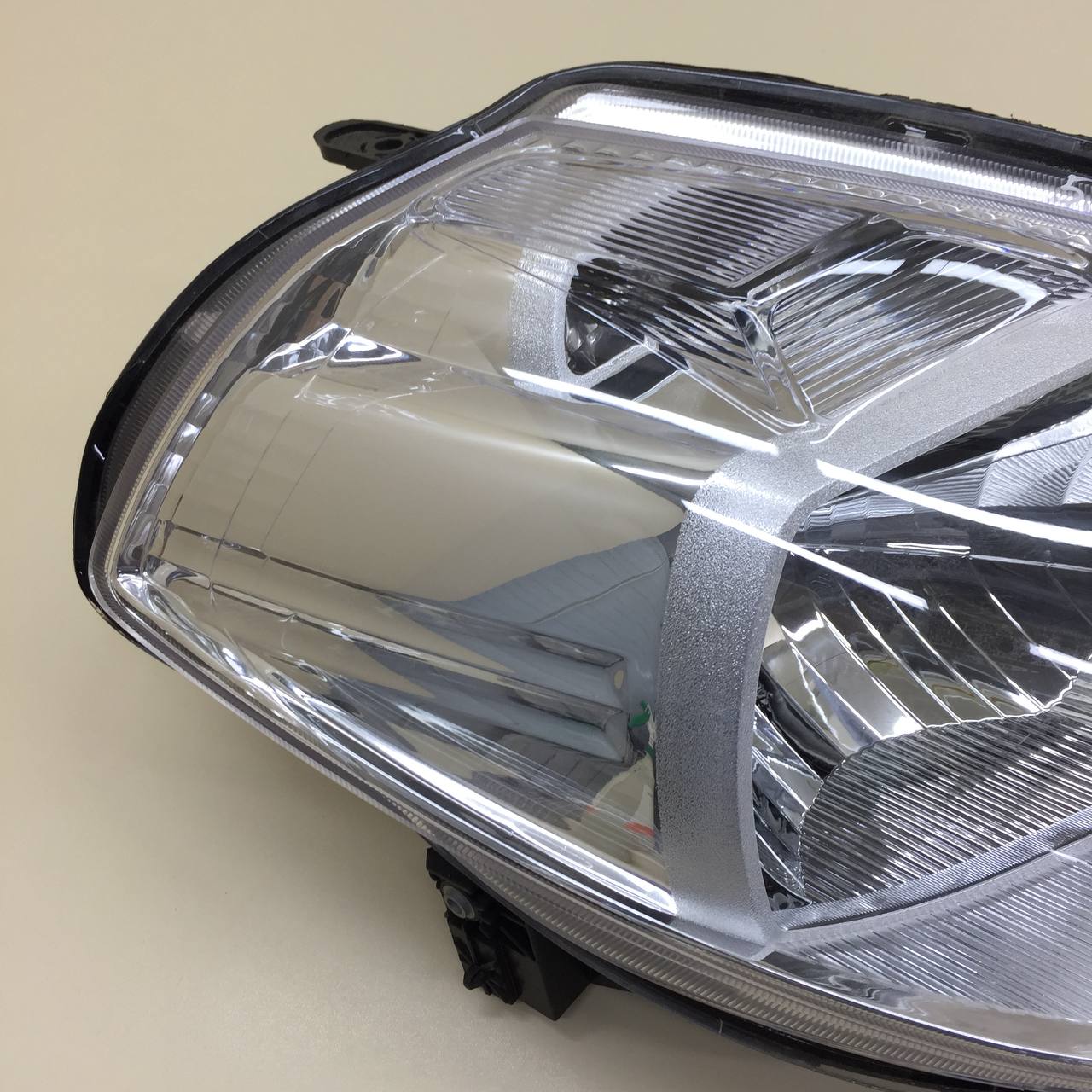 Фара правая Nissan Tiida (C11) 2007-2014