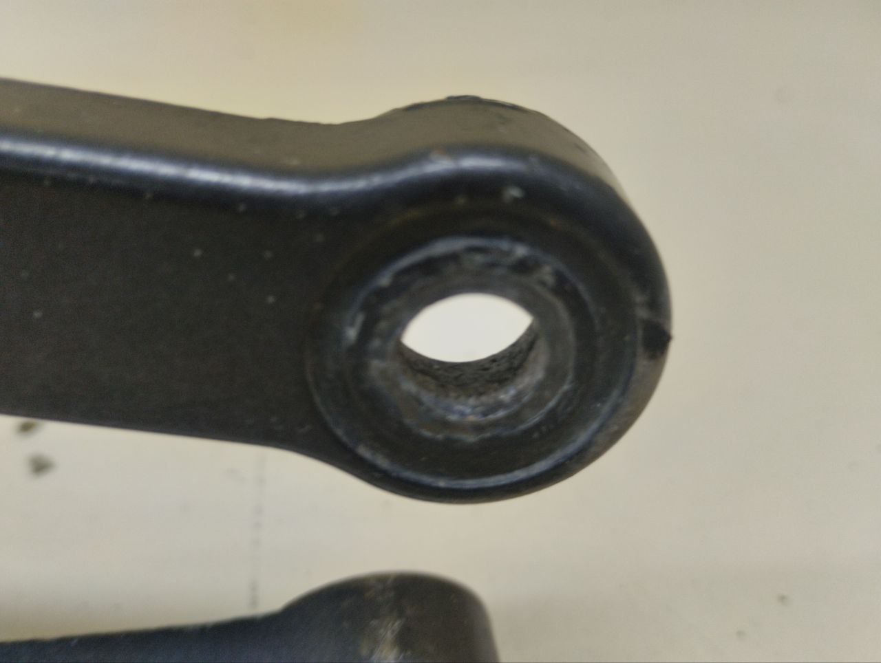 Поводок стеклоочистителя передний левый Chevrolet TrailBlazer (GMT360) 2001-2010