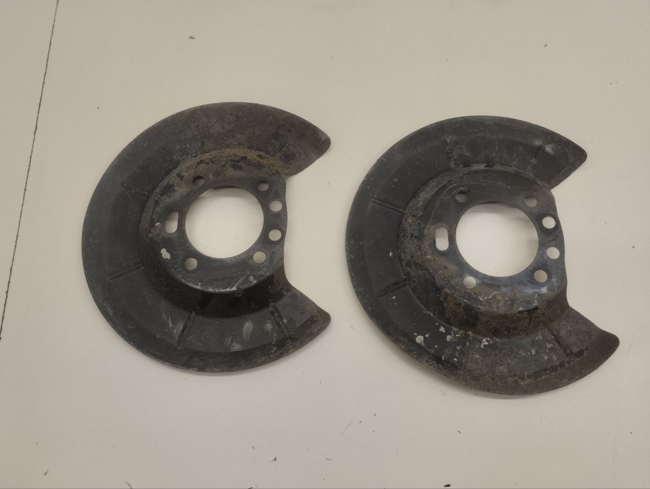 Пыльник тормозного диска Ford Focus 3 2011>