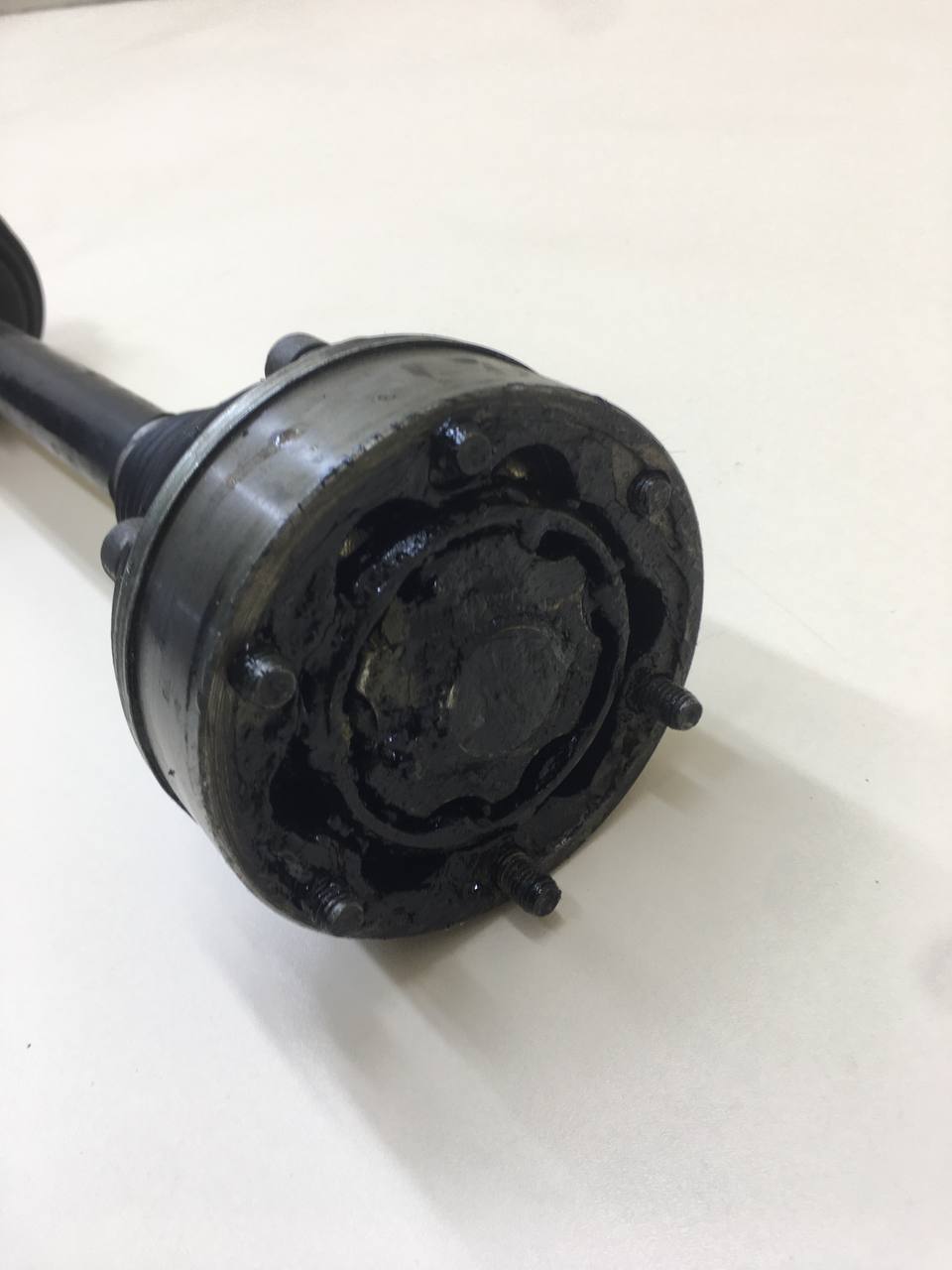 Полуось передняя левая Audi A3 (8V) 2013>