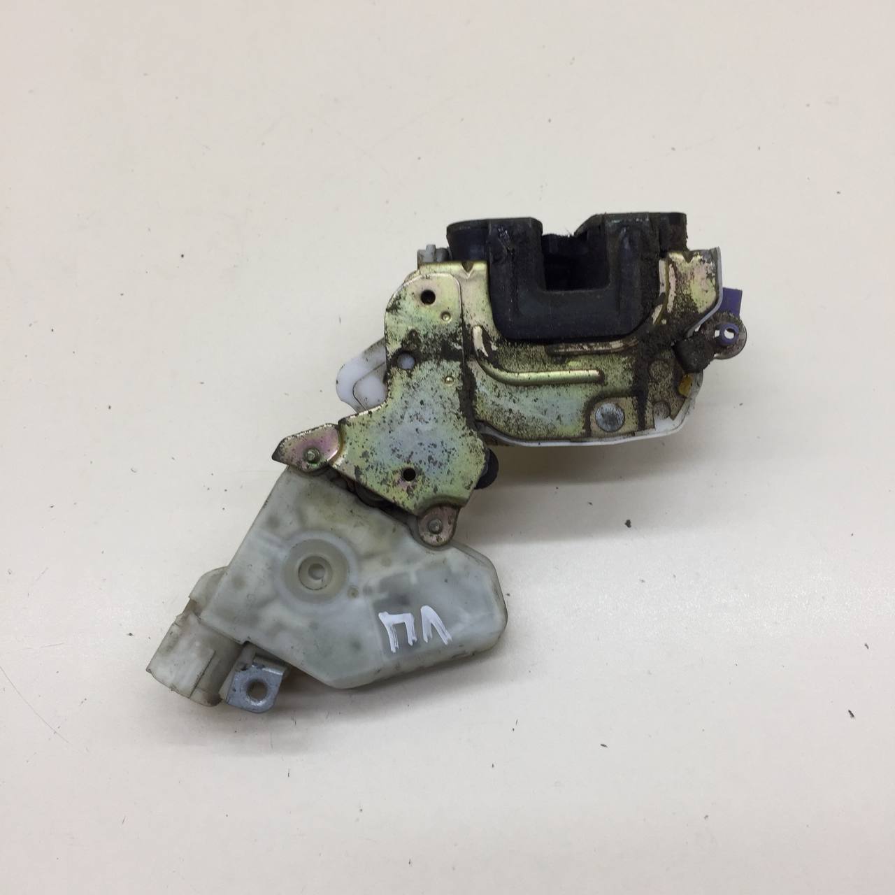 Замок двери передней левой Nissan Almera Classic (B10) 2006-2013