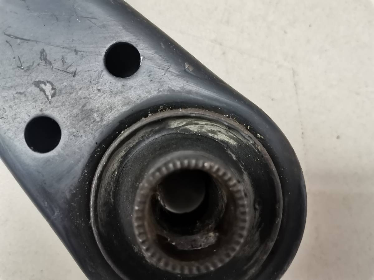 Рычаг передний нижний левый Toyota Caldina (T190) 1992-1995