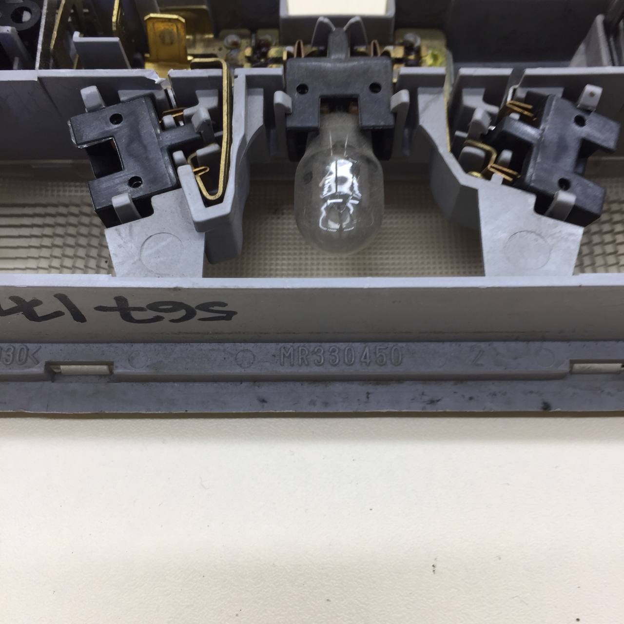 Плафон салонный Mitsubishi Pajero/Montero 3 (V6, V7) 2000-2006