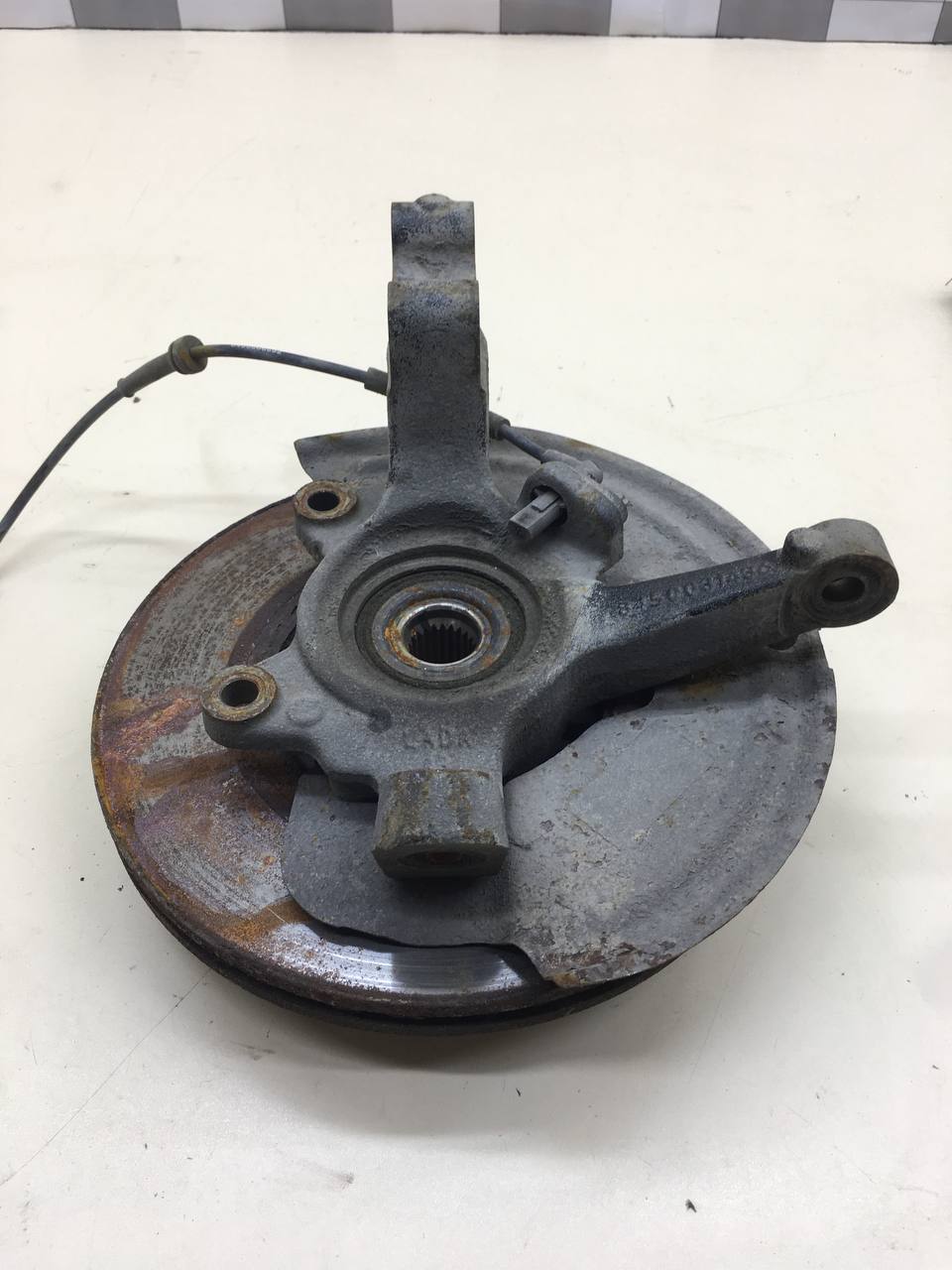 Кулак поворотный передний правый Lada Vesta 2015>