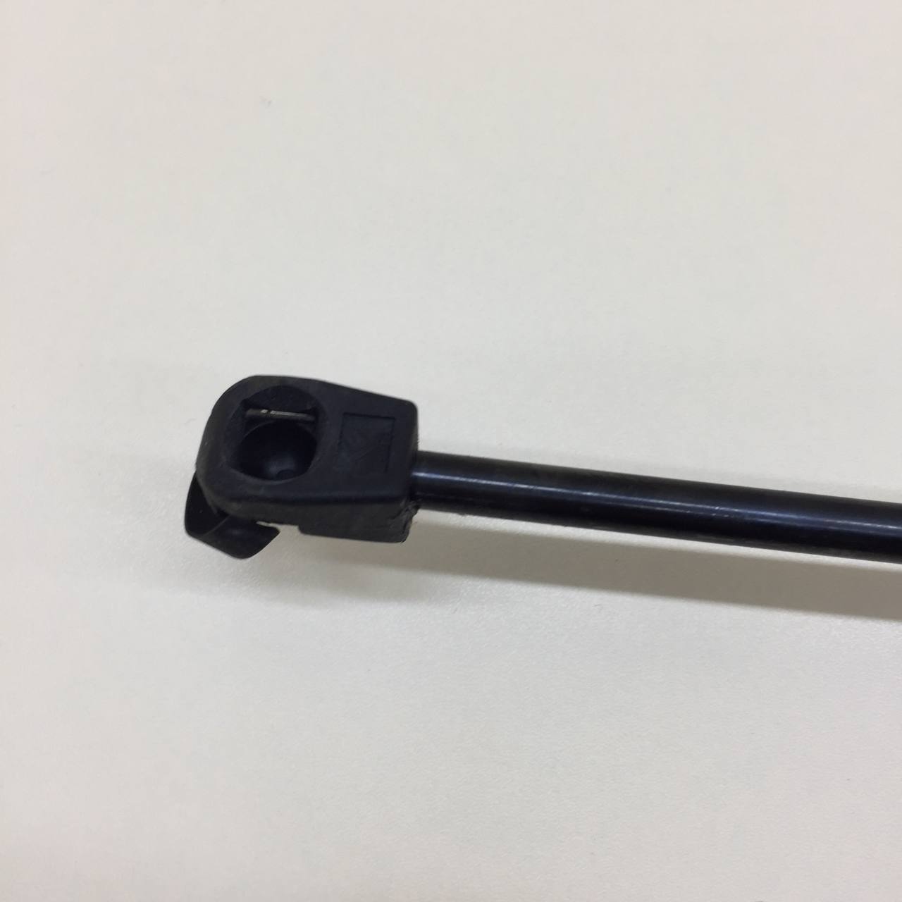 Амортизатор двери багажника Chery Tiggo 4 Pro 2021>