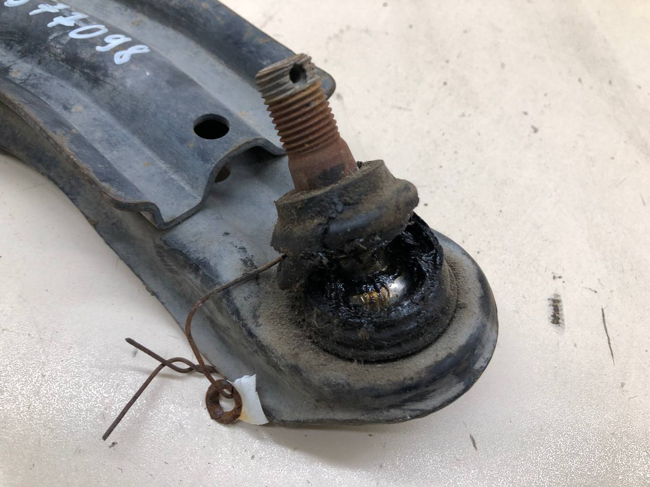 Рычаг передний правый Nissan Almera (N15) 1995-2000