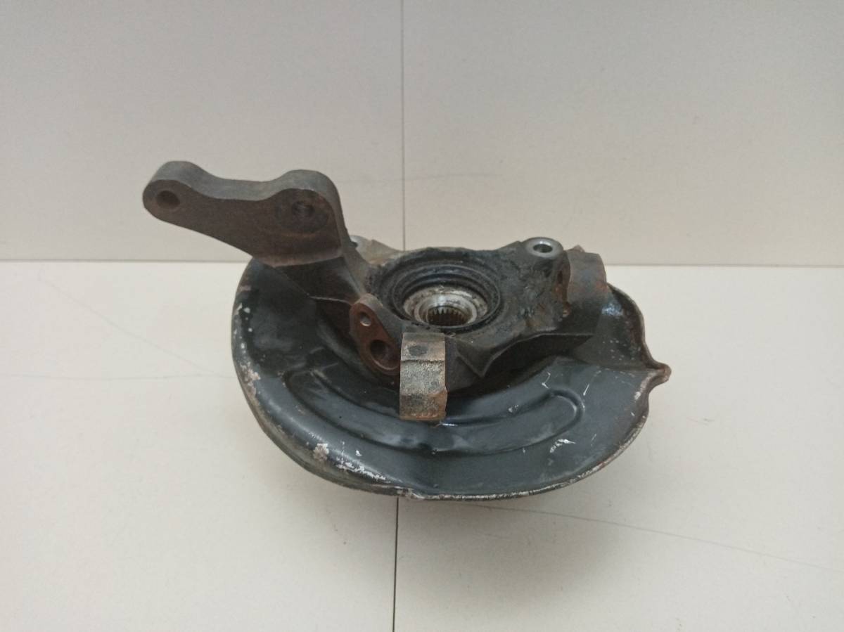 Кулак поворотный передний левый Mitsubishi Colt (CA0) 1992-1996