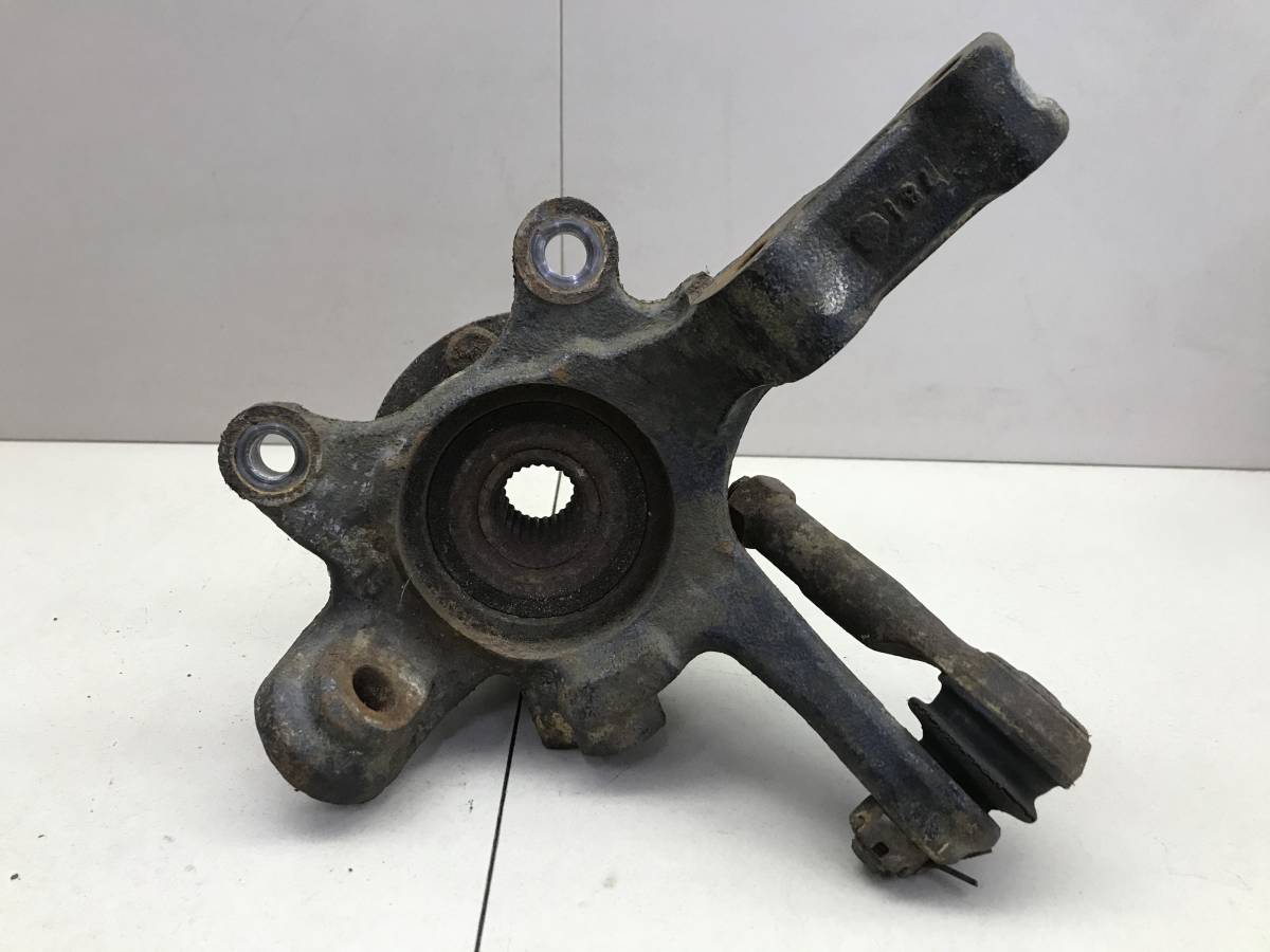 Кулак поворотный передний правый Nissan Pulsar (N15) 1995-2000