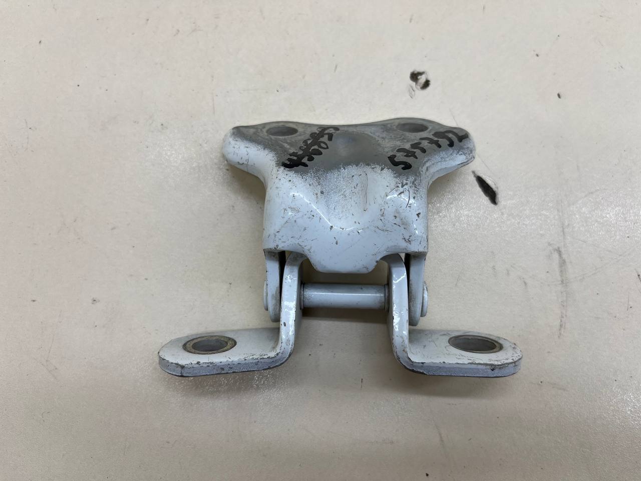 Петля двери задней левой верхняя Hyundai Solaris (RB) 2010-2017