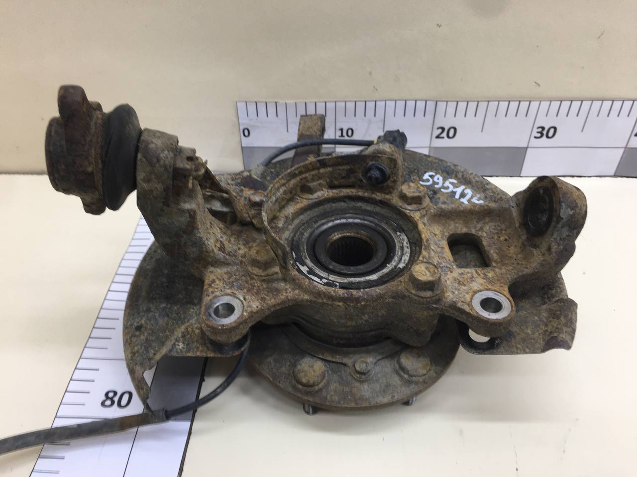 Кулак поворотный передний левый Mitsubishi L200 (KB) 2006-2016