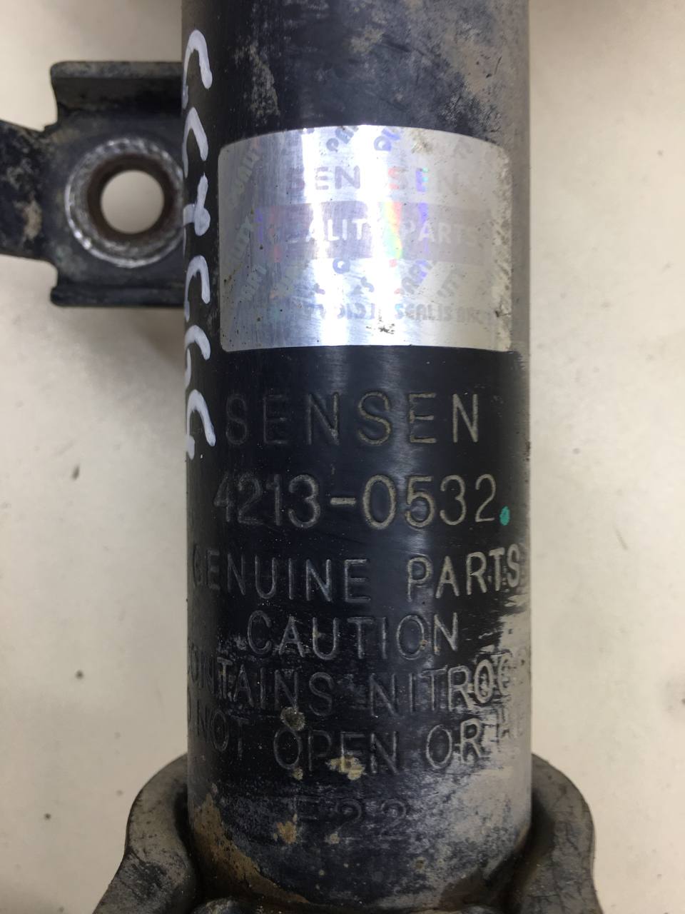 Амортизатор передний правый Chevrolet Aveo T250 2005-2011