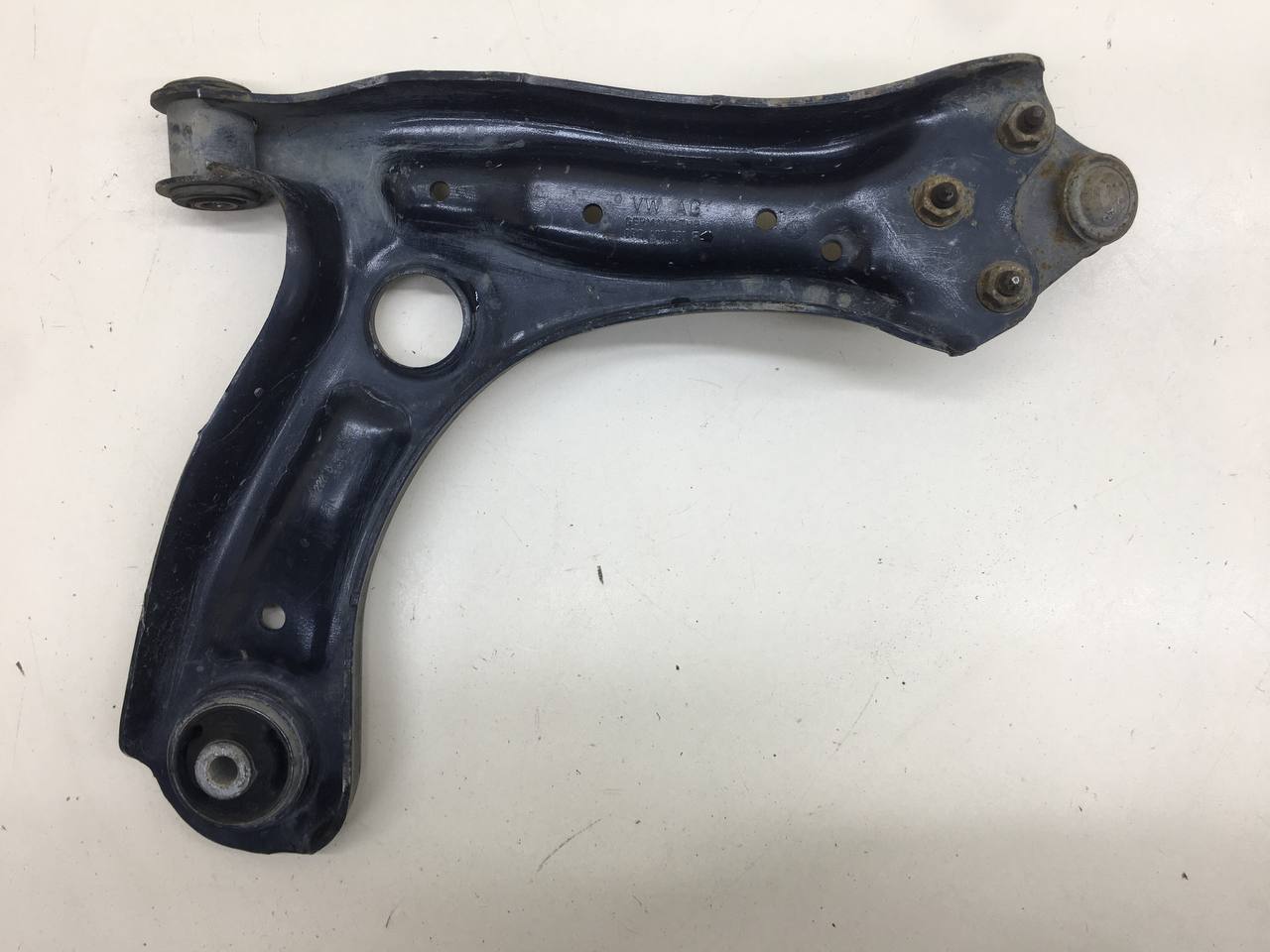 Рычаг передний левый Volkswagen Polo (HB) 2009>