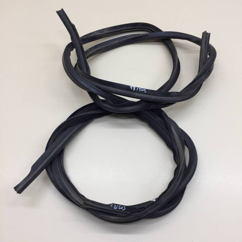 Уплотнитель (Наружный) Lada  Niva Travel 2020>