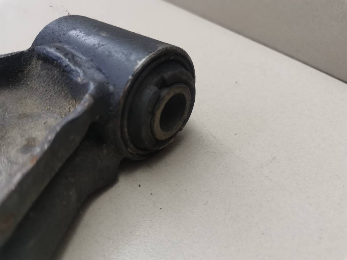 Рычаг передний правый Nissan Almera (N15) 1995-2000