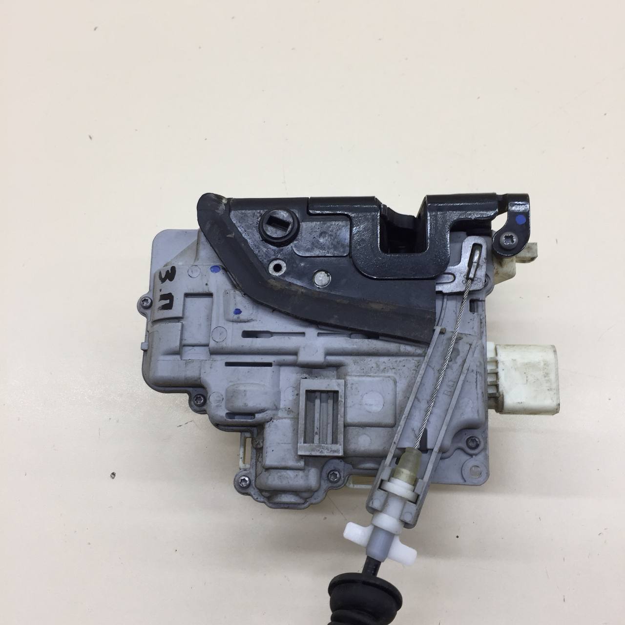 Замок двери задней правой Volkswagen Passat B7 2011-2015