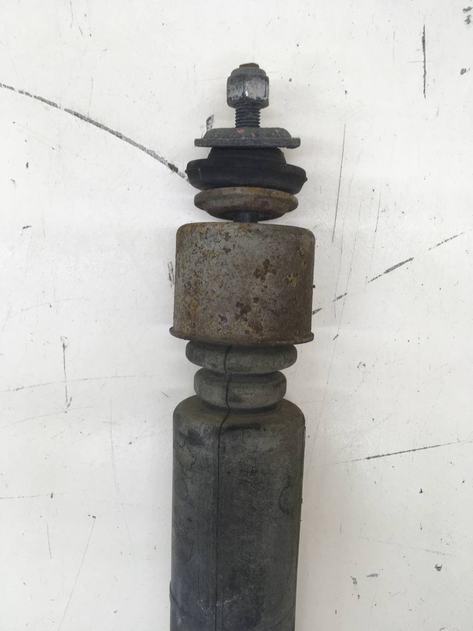 Амортизатор задний Nissan Tiida (C11) 2007-2014