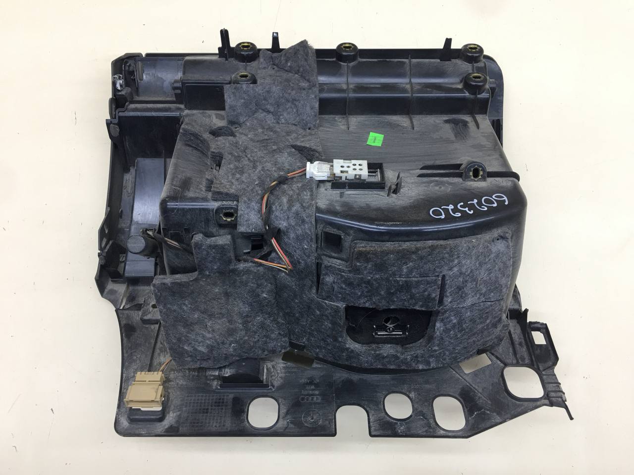 Бардачок Audi Q5 (8R) 2008-2017