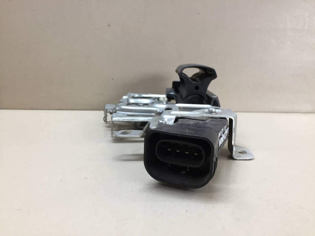 Замок двери задней левой Toyota Noah (R60) 2001-2007