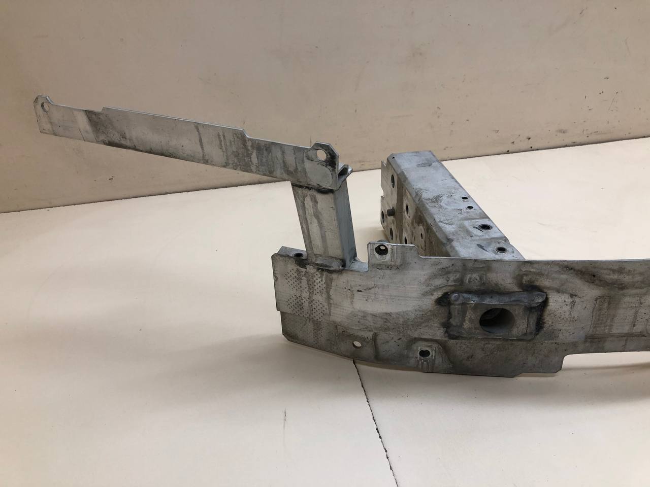 Усилитель переднего бампера BMW X7 G07 2018>