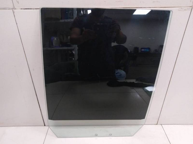 Стекло двери задней левой Suzuki Grand Vitara 1998-2005