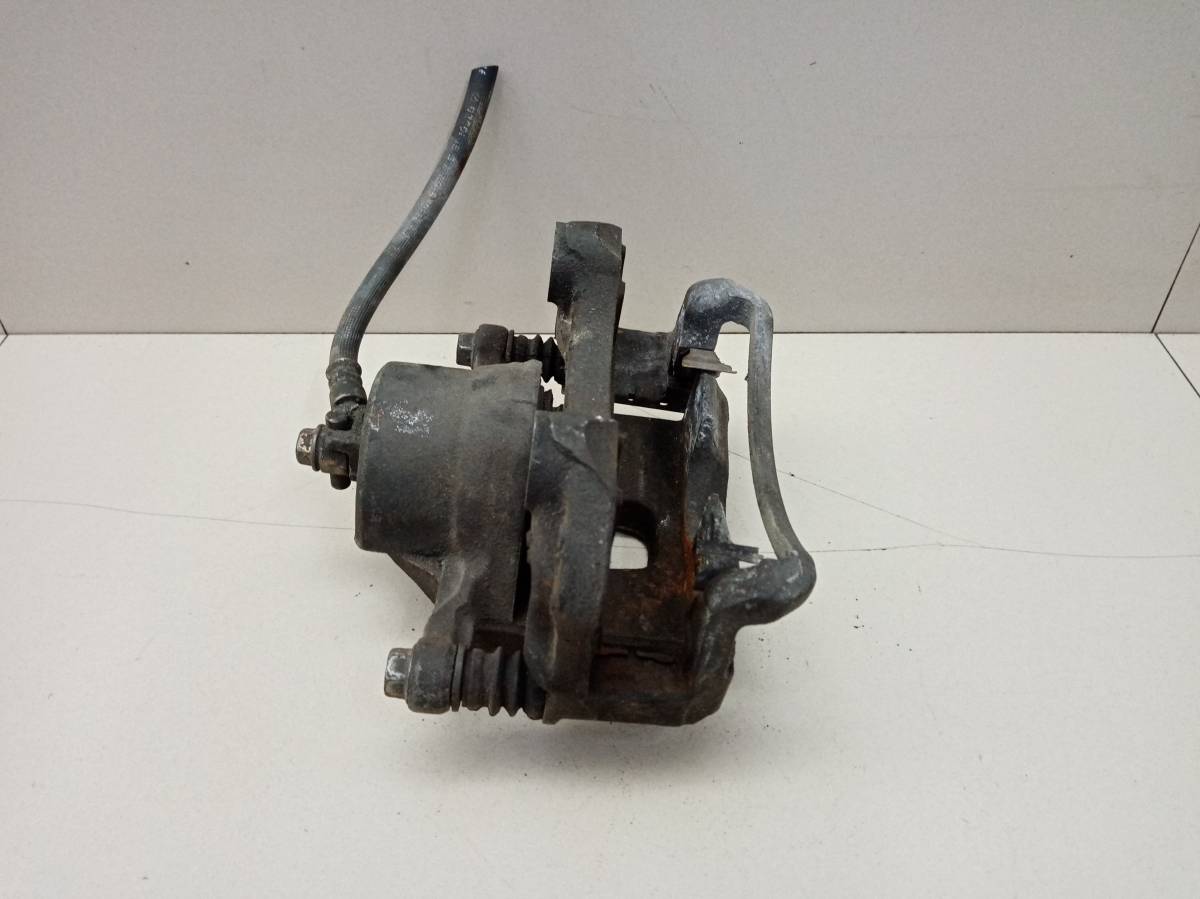 Суппорт передний правый Nissan Avenir (W10) 1990-1999