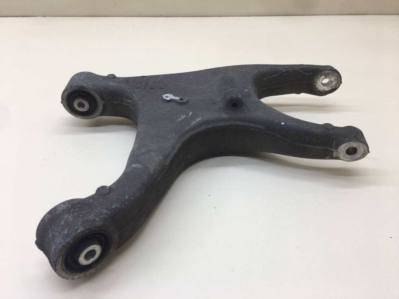 Рычаг задний нижний левый Audi Q5 (8R) 2008-2017