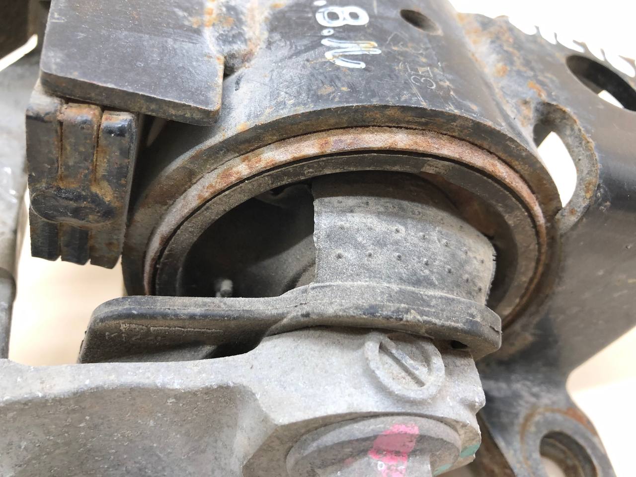 Опора двигателя левая Mazda CX-5 (KE) 2011-2017