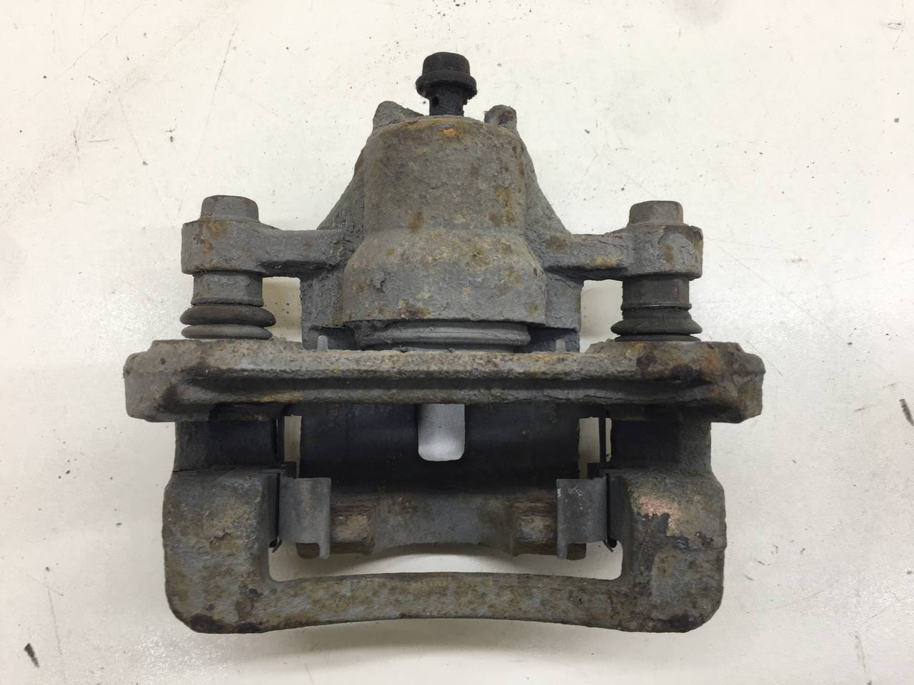 Суппорт задний правый Kia Cerato (TD) 2009-2013