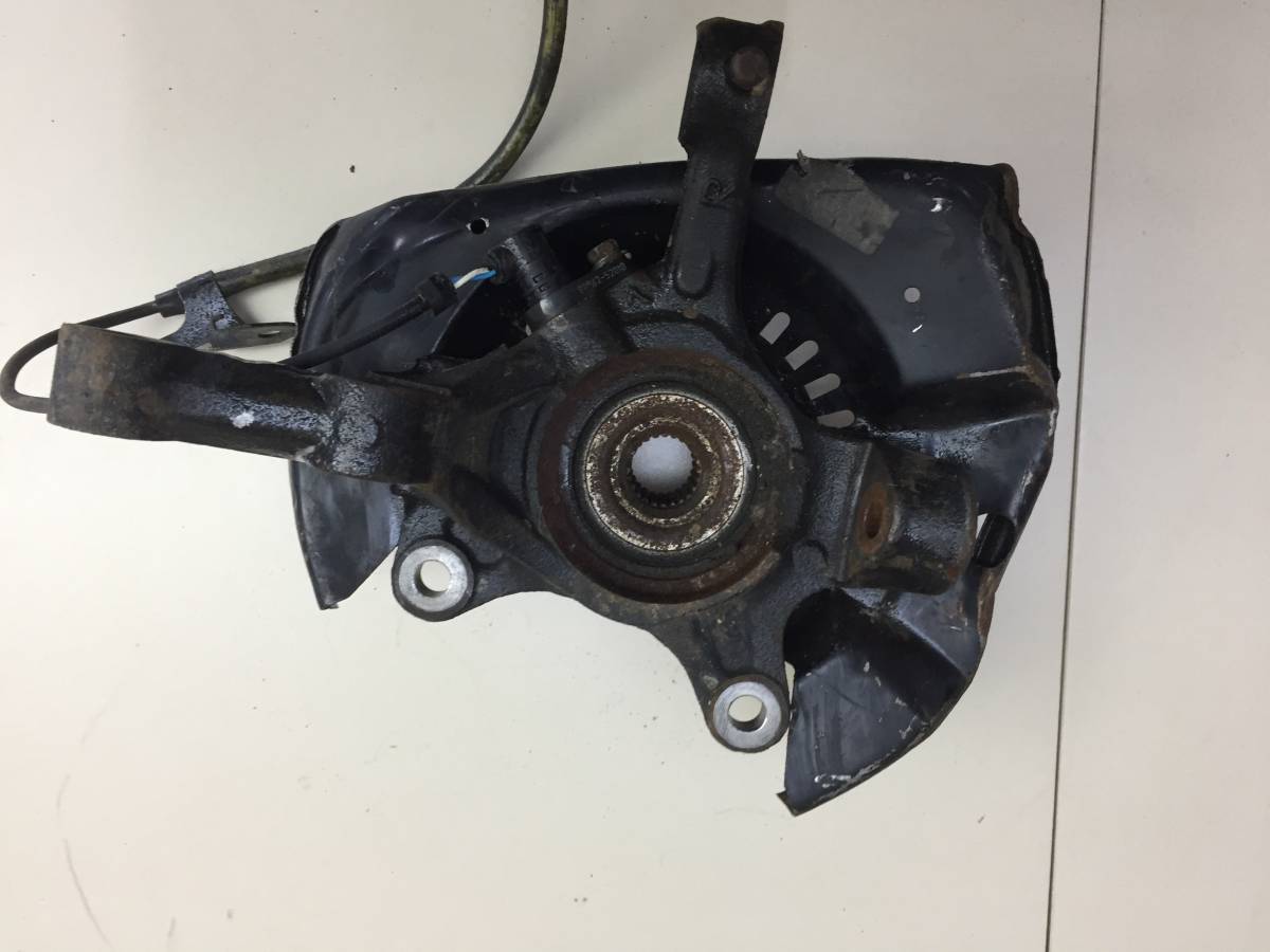 Кулак поворотный передний правый Toyota Raum (Z20) 2003-2011