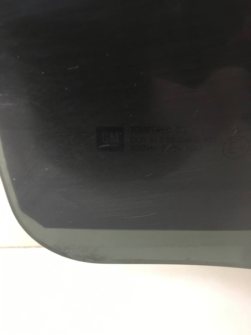 Стекло двери задней левой Cadillac Escalade 3 2006-2014