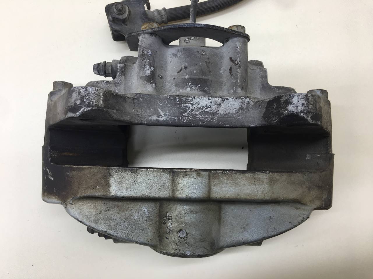 Суппорт задний левый Infiniti Q50 (V37) 2014-2021