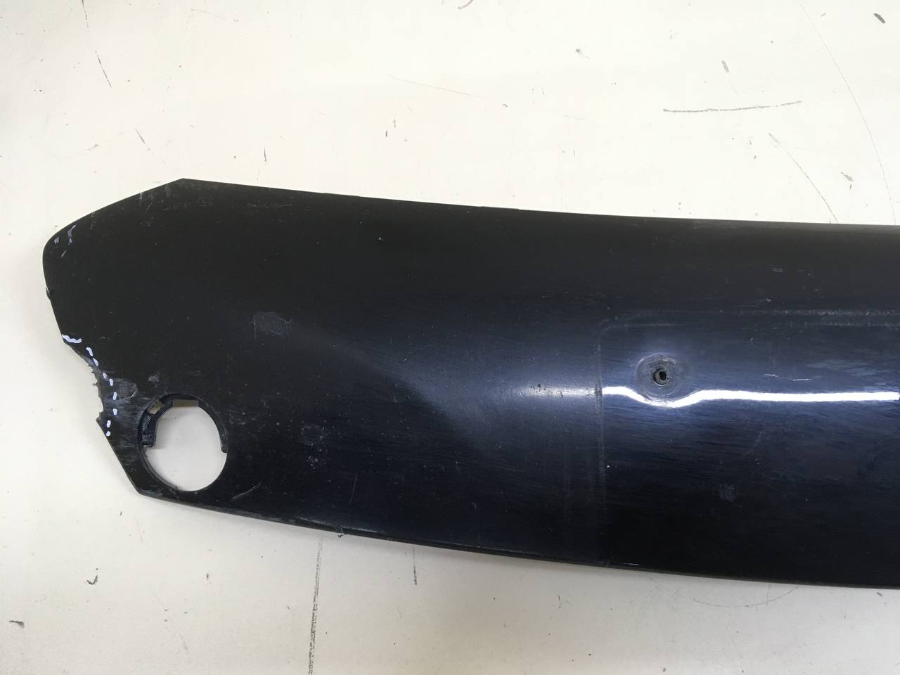 Накладка переднего бампера центральная Hyundai Genesis (BH) 2008-2014