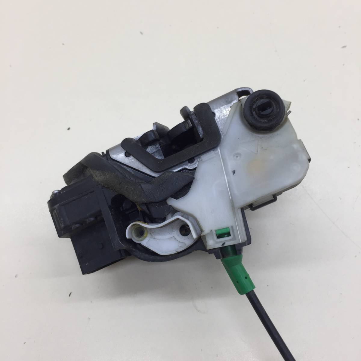 Замок двери задней правой Chevrolet Aveo T300 2011>